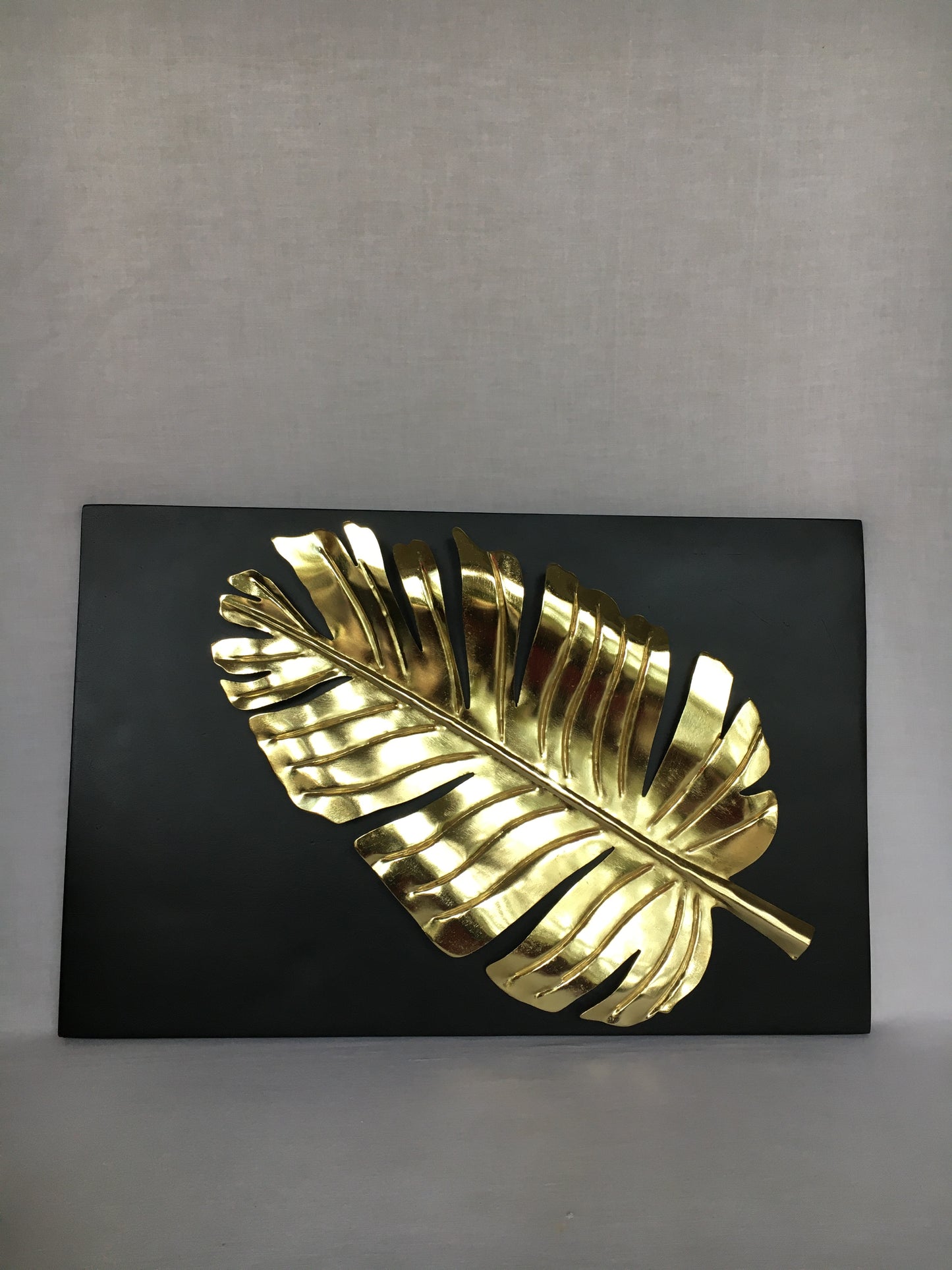 BANANA LEAF ON METAL BASE WALL HANGING - NACH 112.12